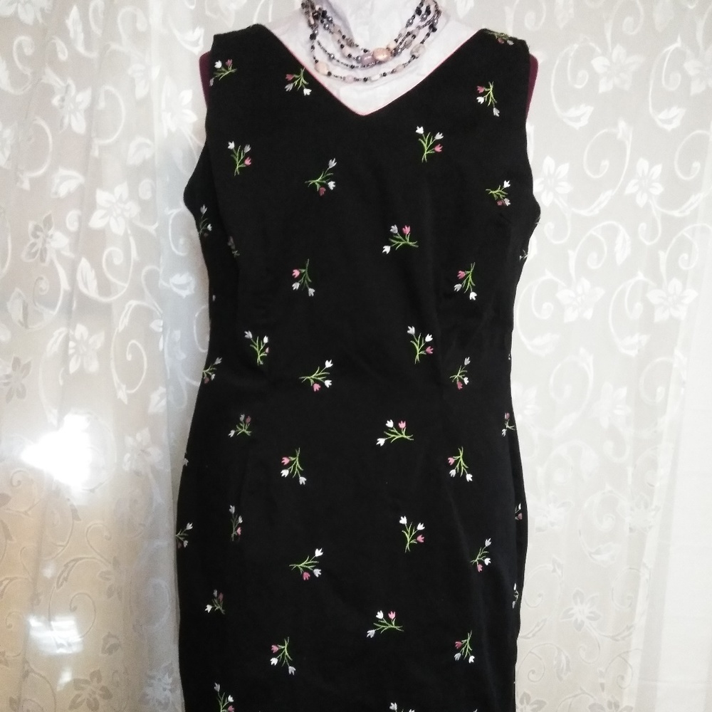Amanda Smith black sheath dress